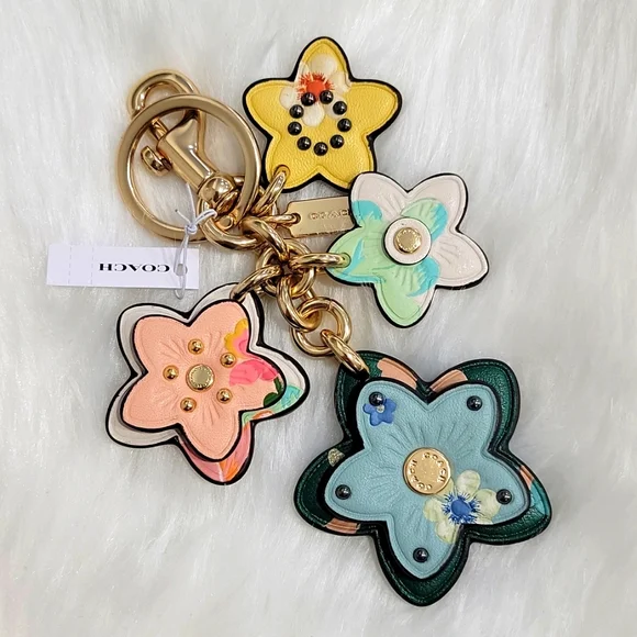 小物 Coach Wildflower cluster bag charm NWT Coach Wildflower Cluster Bag Charm CR924 (excluding The